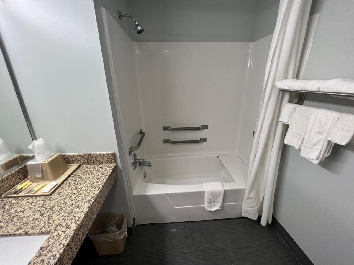 Executive Inn Pelham エクステリア 写真
