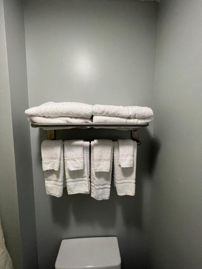 Executive Inn Pelham エクステリア 写真