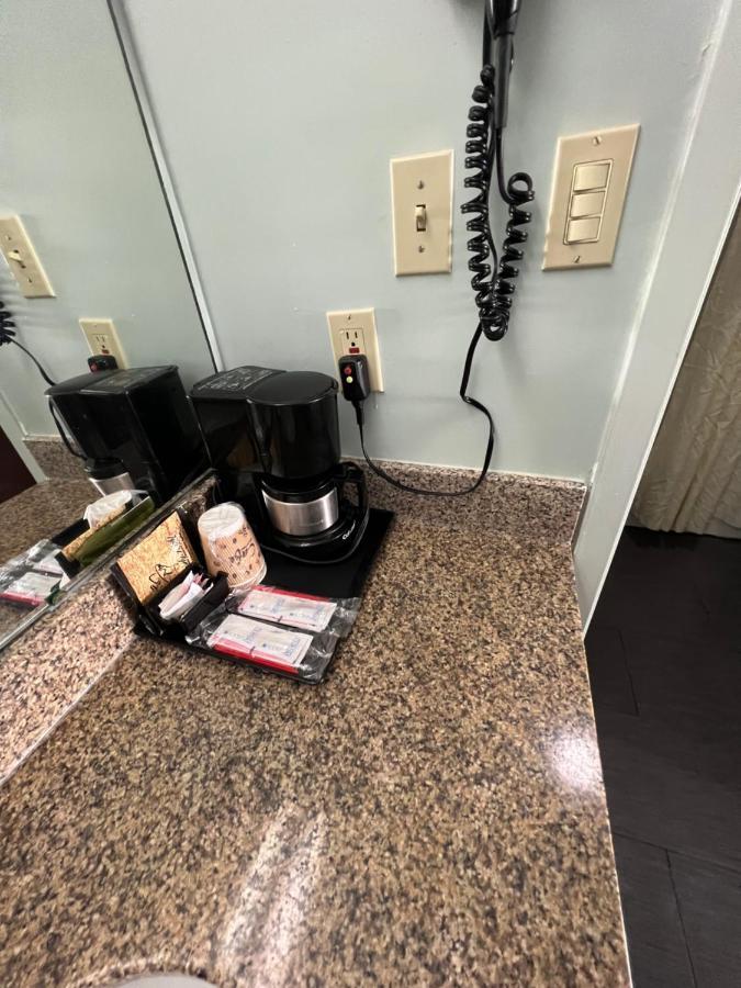 Executive Inn Pelham エクステリア 写真